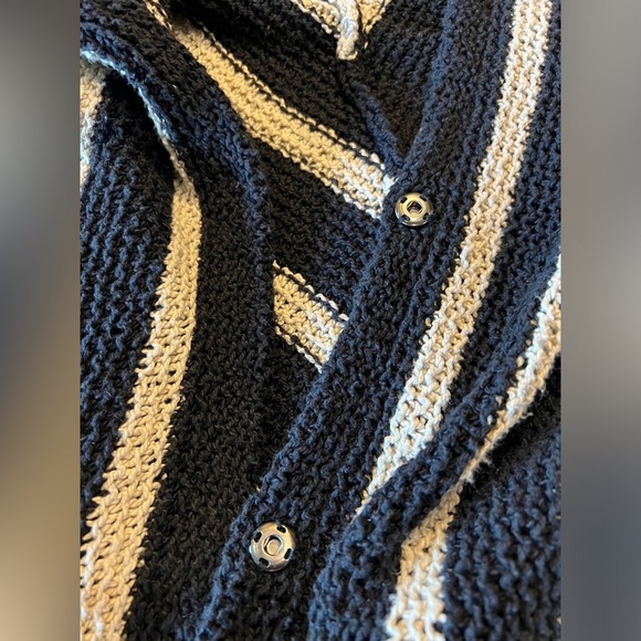 Free People Oversized Sweater size XS, pockets on each side - Picture 8 of 11